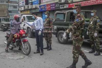লকডাউন বাস্তবায়নে তৎপর সেনাবাহিনী