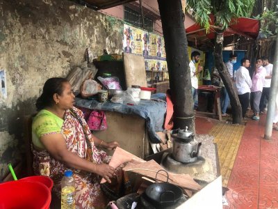 সারাদিন চোর-পুলিশ খেলেছেন পাড়ার দোকানিরা