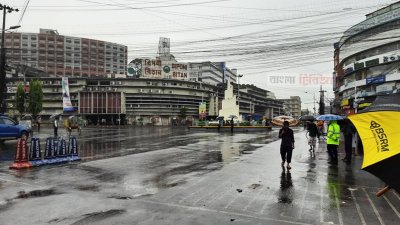 চট্টগ্রাম নগরীর ফাঁকা সড়ক