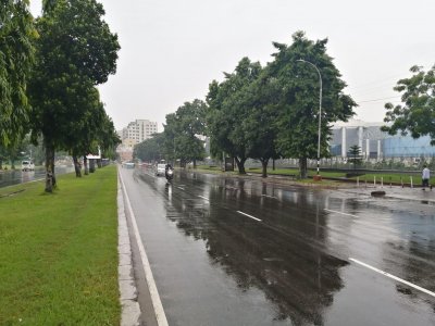 বৃষ্টিবন্দি লকডাউনের দ্বিতীয় সকাল (ভিডিও)