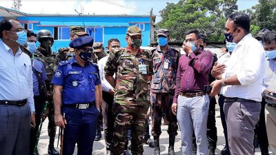 পশুর হাট পরিদর্শনে গেলেন জেলা প্রশাসনের কর্মকর্তারা