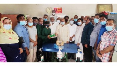করোনাভাইরাস চিকিৎসায় খুলনা বিএনপি পরিচালিত কল সেন্টারের ছবি, গতকাল বুধবার তোলা। সৌজন্যে: খুলনা বিএনপি