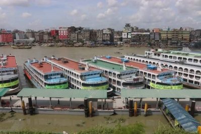 বৃহস্পতিবার সকালে সদরঘাটের চিত্র