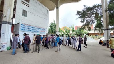 কমলাপুরে নেই যাত্রীদের ভিড়  