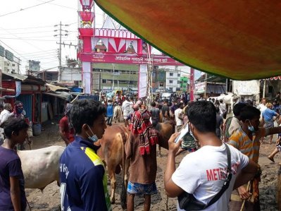 গাবতলী পশুর হাটে স্বাস্থ্যবিধির কোনও বালাই নেই।