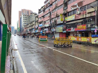 সাপ্তাহিক ছুটির দিনে ঢিলেঢালা চেকপোস্ট