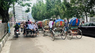 জনজীবন স্বাভাবিক, সড়কে বেড়েছে মানুষের চাপ