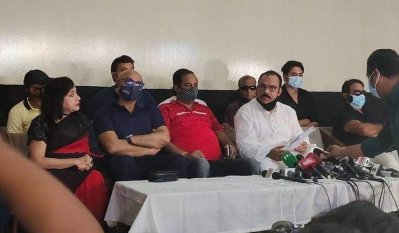 সংবাদ সম্মেলনে সমিতির নেতারা
