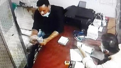 চেম্বারে ঢুকে পিস্তল ঠেকিয়ে চাঁদা আদায়