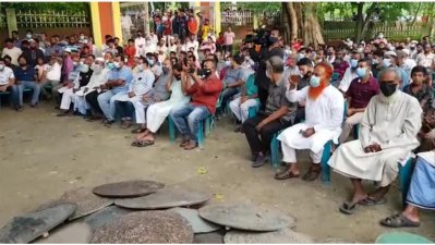 বিরোধ মিটিয়ে শান্তি সমাবেশে দেশি অস্ত্র জমা দিলেন গ্রামবাসী