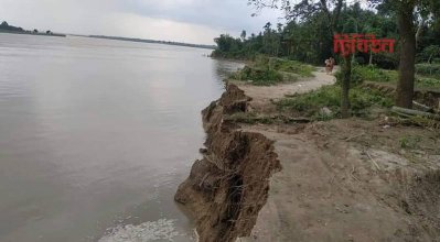 পদ্মা নদীর পানি বিপৎসীমার উপর দিয়ে প্রবাহিত হচ্ছে
