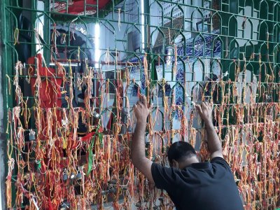 নিষেধাজ্ঞা ভেঙে সড়কে তাজিয়া মিছিল