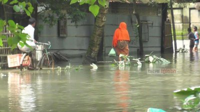 পানিবন্দি হয়ে পড়েছেন হাজারো মানুষ