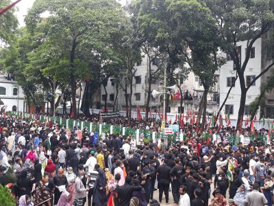 নিষেধাজ্ঞা ভেঙে সড়কে তাজিয়া মিছিল। ছবি: সাজ্জাদ হোসেন