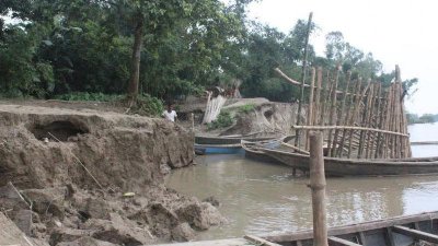 নদীর পেটে চলে যাচ্ছে অনেক আবাদি-অনাবাদি জমি
