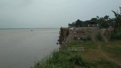যমুনার পানি বিপৎসীমা ছুঁই ছুই করছে