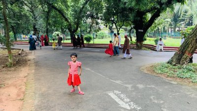 চিড়িয়াখানায় শিশু