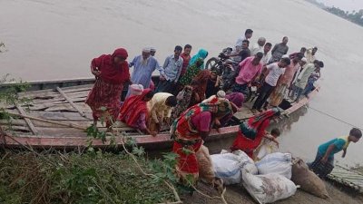 ভাঙনে বিপর্যস্ত নদী তীরবর্তী বাসিন্দারা