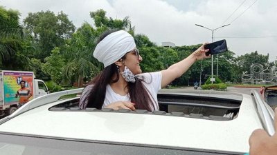 কারাগারে পরীমণি মেহেদী পেলেন কীভাবে?