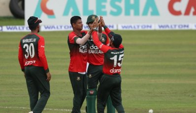 নাসুমকে ঘিরে সতীর্থদের উল্লাস