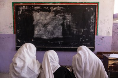 আফগান স্কুলে নতুন এক কঠোর বাস্তবতার মুখে মেয়ে ও নারীরা