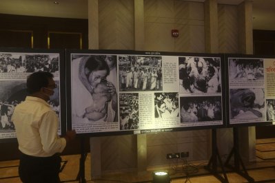 শেখ হাসিনার দুর্লভ ছবির প্রদর্শনী (ফটোস্টোরি)