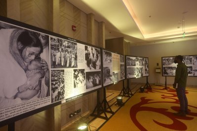 শেখ হাসিনার দুর্লভ ছবির প্রদর্শনী (ফটোস্টোরি)
