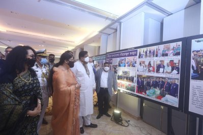 শেখ হাসিনার দুর্লভ ছবির প্রদর্শনী (ফটোস্টোরি)