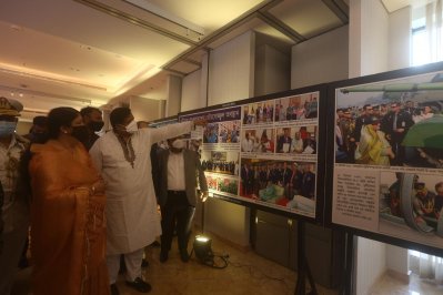 শেখ হাসিনার দুর্লভ ছবির প্রদর্শনী (ফটোস্টোরি)