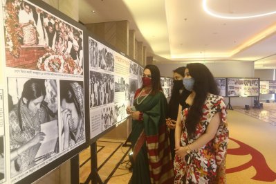 শেখ হাসিনার দুর্লভ ছবির প্রদর্শনী (ফটোস্টোরি)