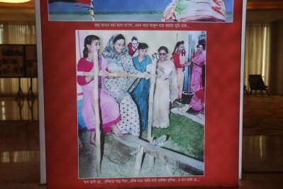 শেখ হাসিনার দুর্লভ ছবির প্রদর্শনী (ফটোস্টোরি)