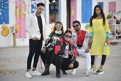 ভিডিওতে যুক্ত শিল্পীরা