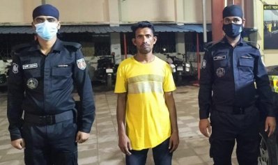 র&zwnj;্যাবের হাতে গ্রেফতার মাদক ব্যবসায়ীরা (ছবি: সংগৃহীত)
