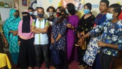 করোনাকালীন টিকা কার্যক্রমের বাইরে রয়েছেন তারা
