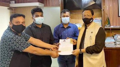 সাদেকুল্লাহ মহিমের হাতে নিয়োগপত্র তুলে দেন মেয়র