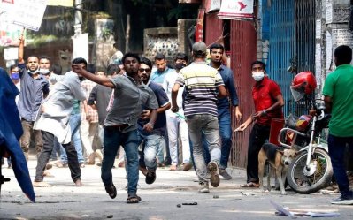 নয়া পল্টনে বিএনপি নেতাকর্মীদের সাথে পুলিশের ধাওয়া-পাল্টা ধাওয়া
