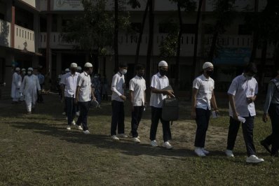 টিকা নিতে আসা শিক্ষার্থীরা