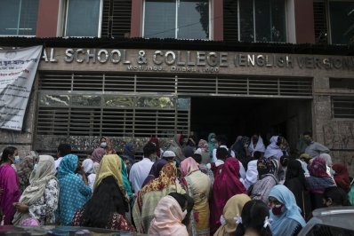 টিকা নিতে আসা শিক্ষার্থীরা