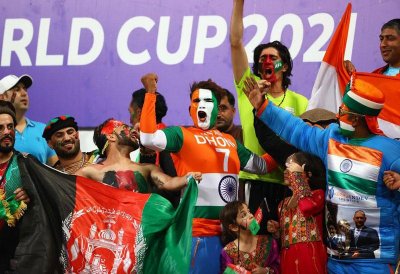 গ্যালারিতে সমর্থকদের উচ্ছ্বাস