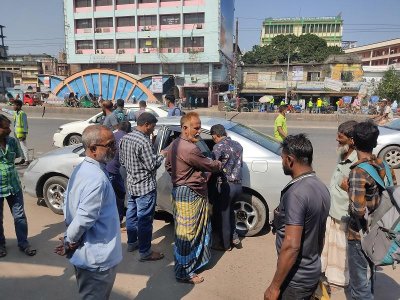 গাবতলী থেকে আরিচার দিকে যাচ্ছেন যাত্রীরা 