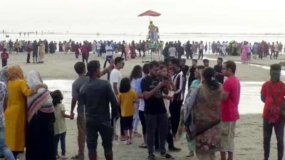 কক্সবাজারে দুর্ভোগে ৩০ হাজার পর্যটক, হোটেলে ৩০ শতাংশ ছাড়
