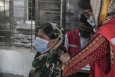 রাজধানীতে বস্তিবাসীর টিকা দেওয়া শুরু (ফটোস্টোরি)