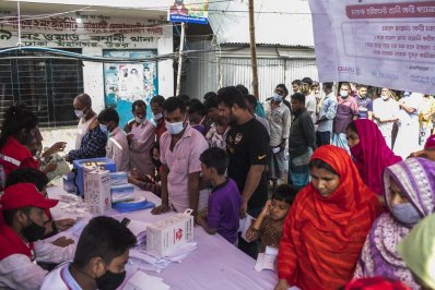 রাজধানীতে বস্তিবাসীর টিকা দেওয়া শুরু (ফটোস্টোরি)
