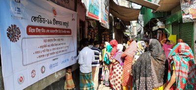 টিকা পেয়ে খুশি বস্তিবাসী