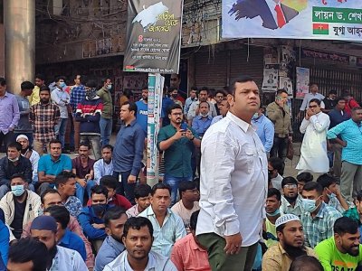 গণঅনশন কর্মসূচিতে ‘ফটোসেশনে সিরিয়াস’ বিএনপি নেতাকর্মীরা
