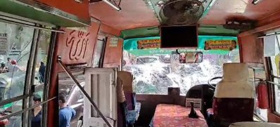 বাসে হাফ ভাড়ার দাবিতে ক্ষোভ বাড়ছে শিক্ষার্থীদের