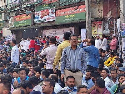 গণঅনশন কর্মসূচিতে ‘ফটোসেশনে সিরিয়াস’ বিএনপি নেতাকর্মীরা