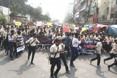 সড়কে শিক্ষার্থীদের বিক্ষোভ (ফটোস্টোরি)