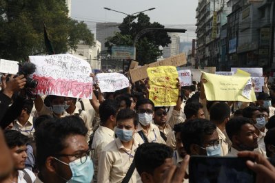 সড়কে শিক্ষার্থীদের বিক্ষোভ (ফটোস্টোরি)