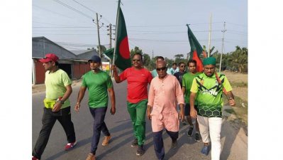 পথে পথে মুক্তিযোদ্ধা ও সাধারণ মানুষ তাকে শুভেচ্ছা জানান